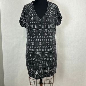 Title Nine Hiolani Tshirt Dress Sz Medium Black Athleisure Pockets Print